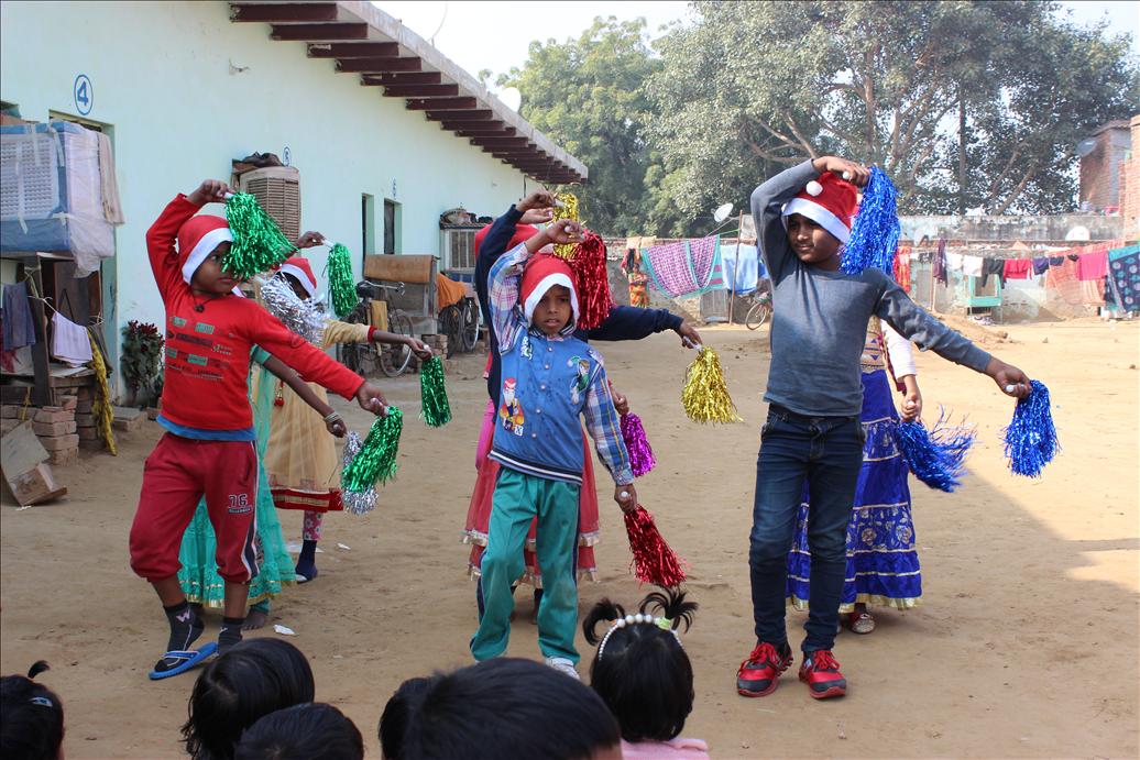 Kids Dance at Christmas